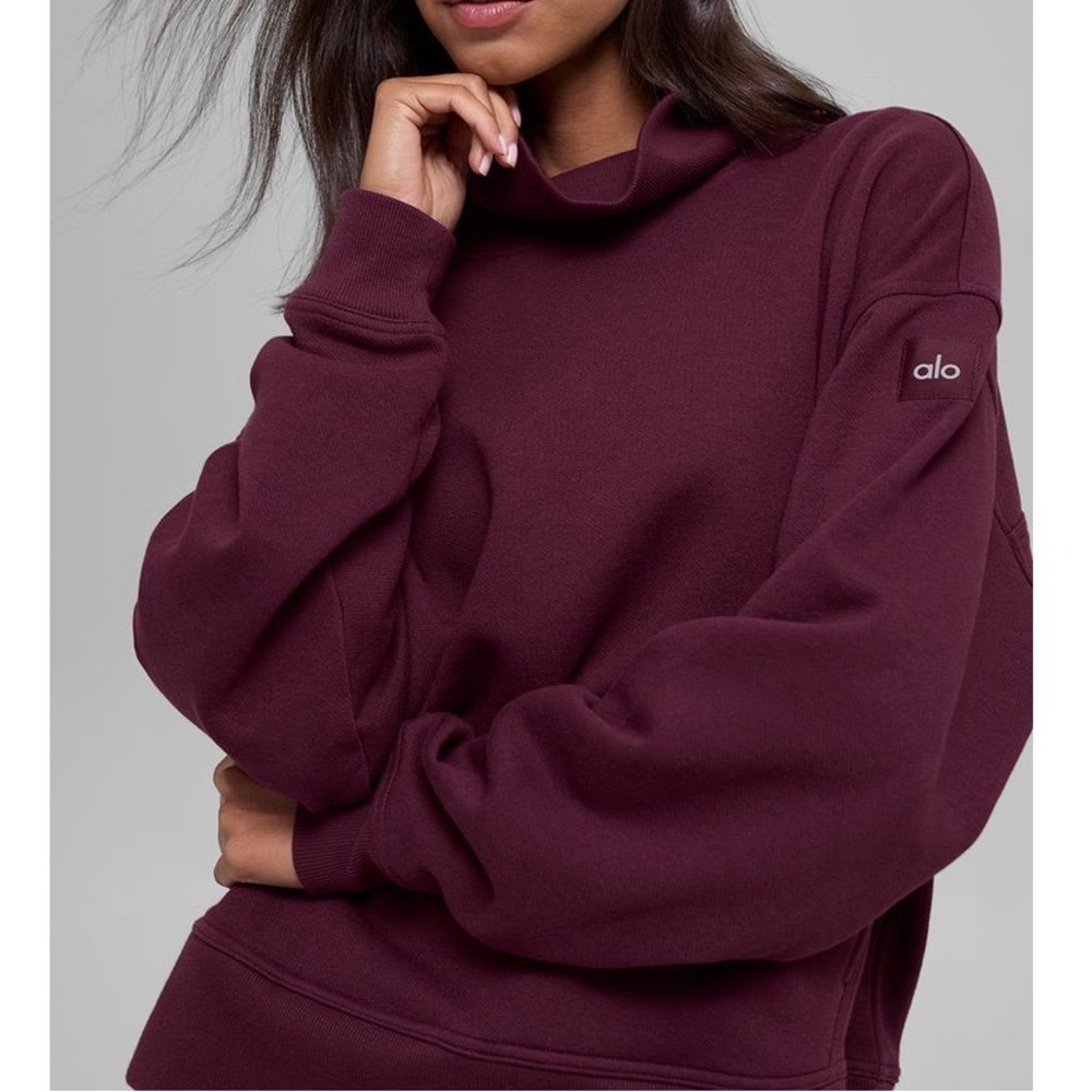Alo Yoga Hazy Mock Neck Pullover in Burgundy Oversized Relaxed - Medium